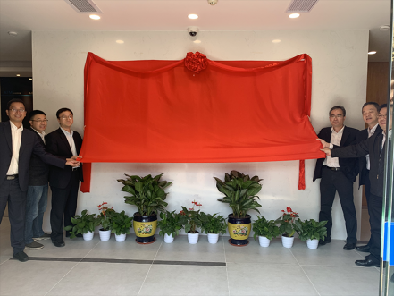 智能营业厅建设取得突破希望，，，，，，，南网第一无人自助营业厅揭牌